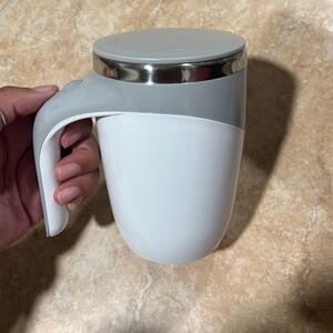 Multifuncional magnetized stirring cup